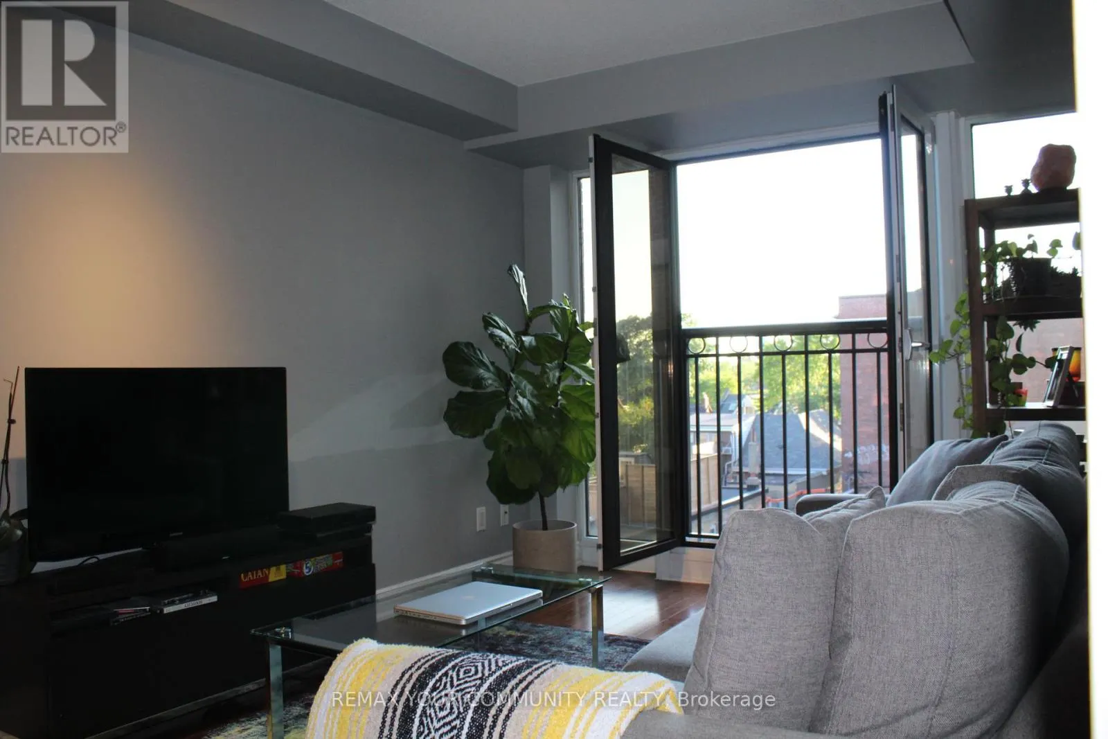 518 - 308 PALMERSTON AVENUE