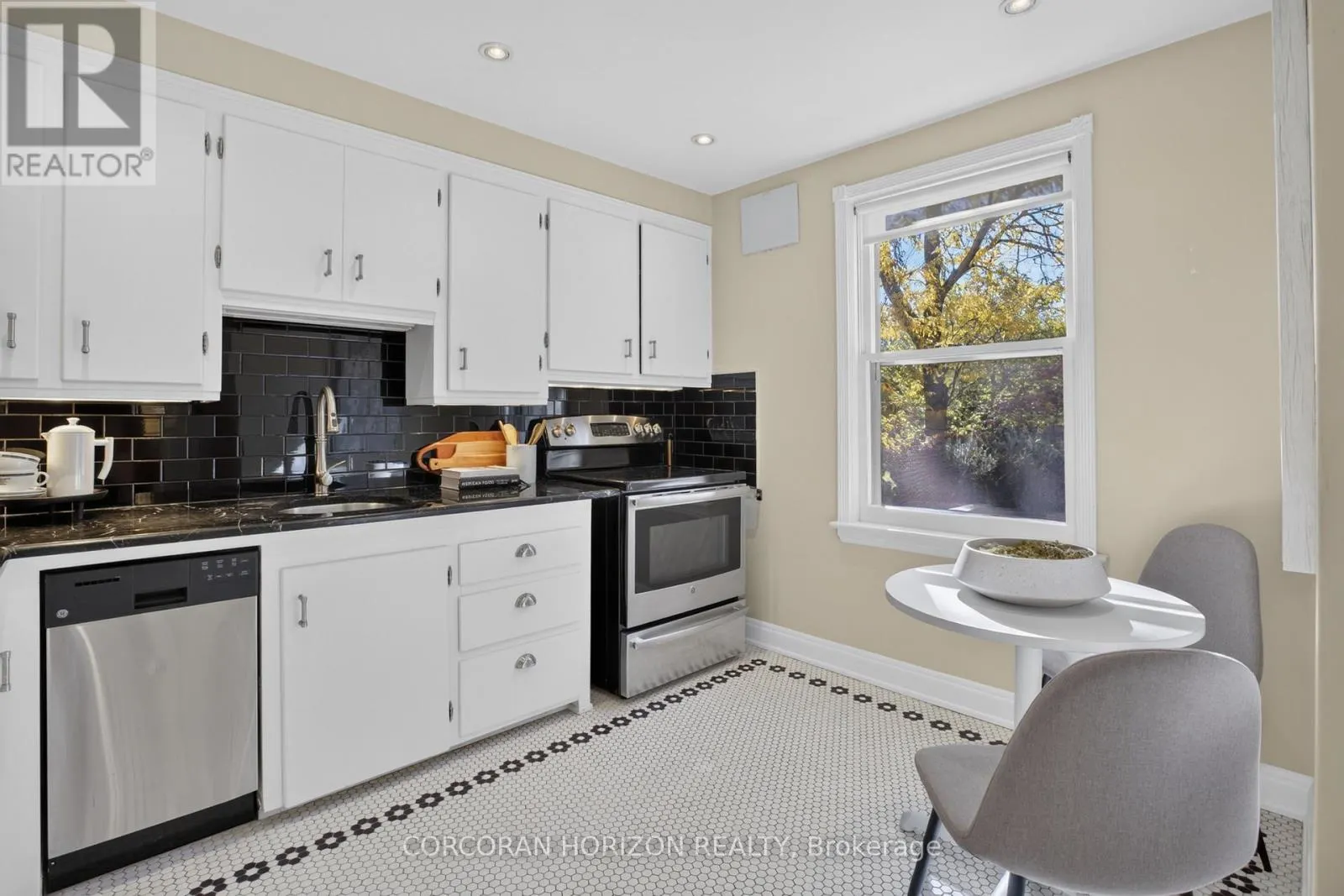 27 ARMOUR BOULEVARD