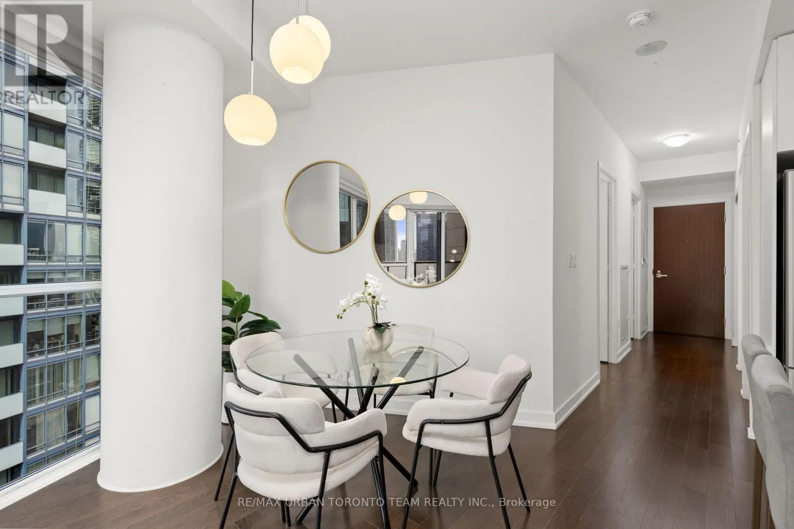 2104 - 1 THE ESPLANADE AVENUE