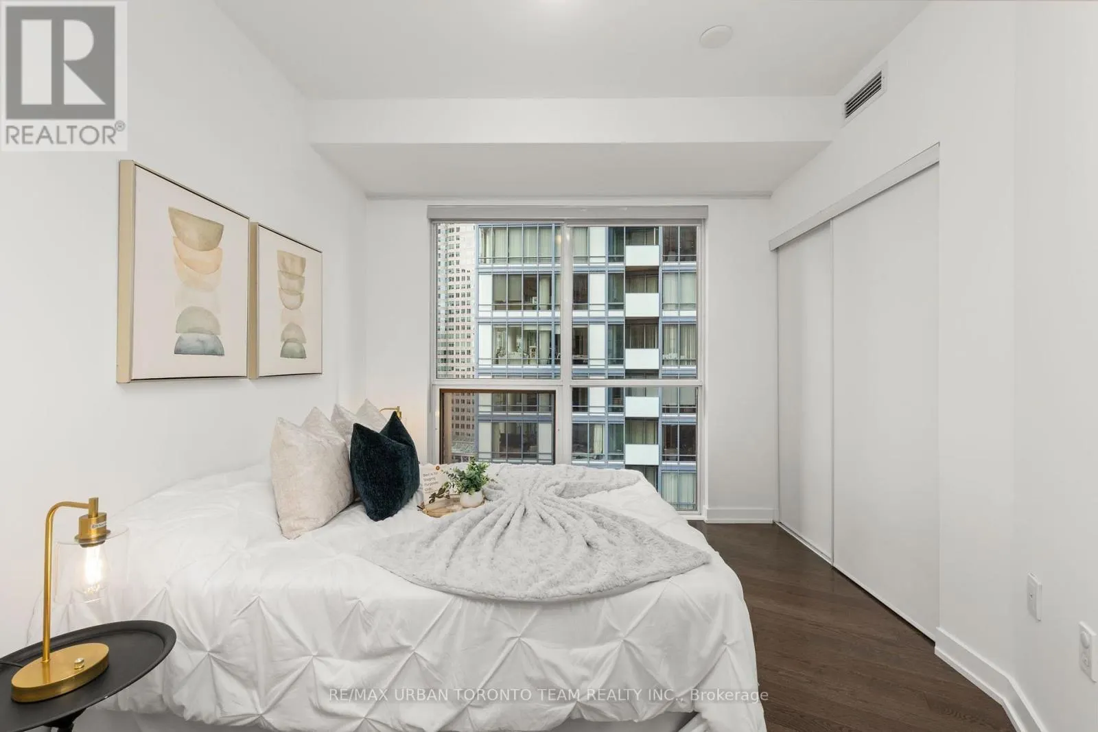 2104 - 1 THE ESPLANADE AVENUE
