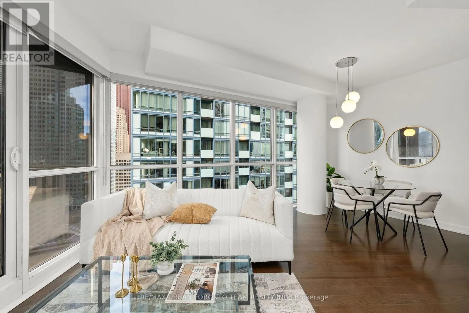 2104 - 1 THE ESPLANADE AVENUE