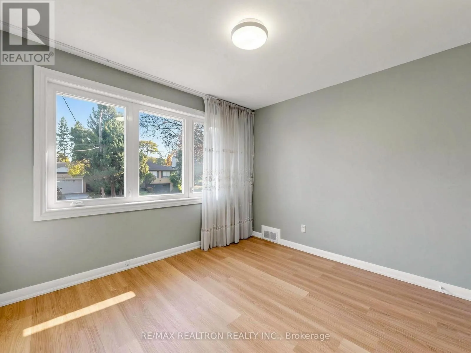 33 SUMNER HEIGHTS DRIVE