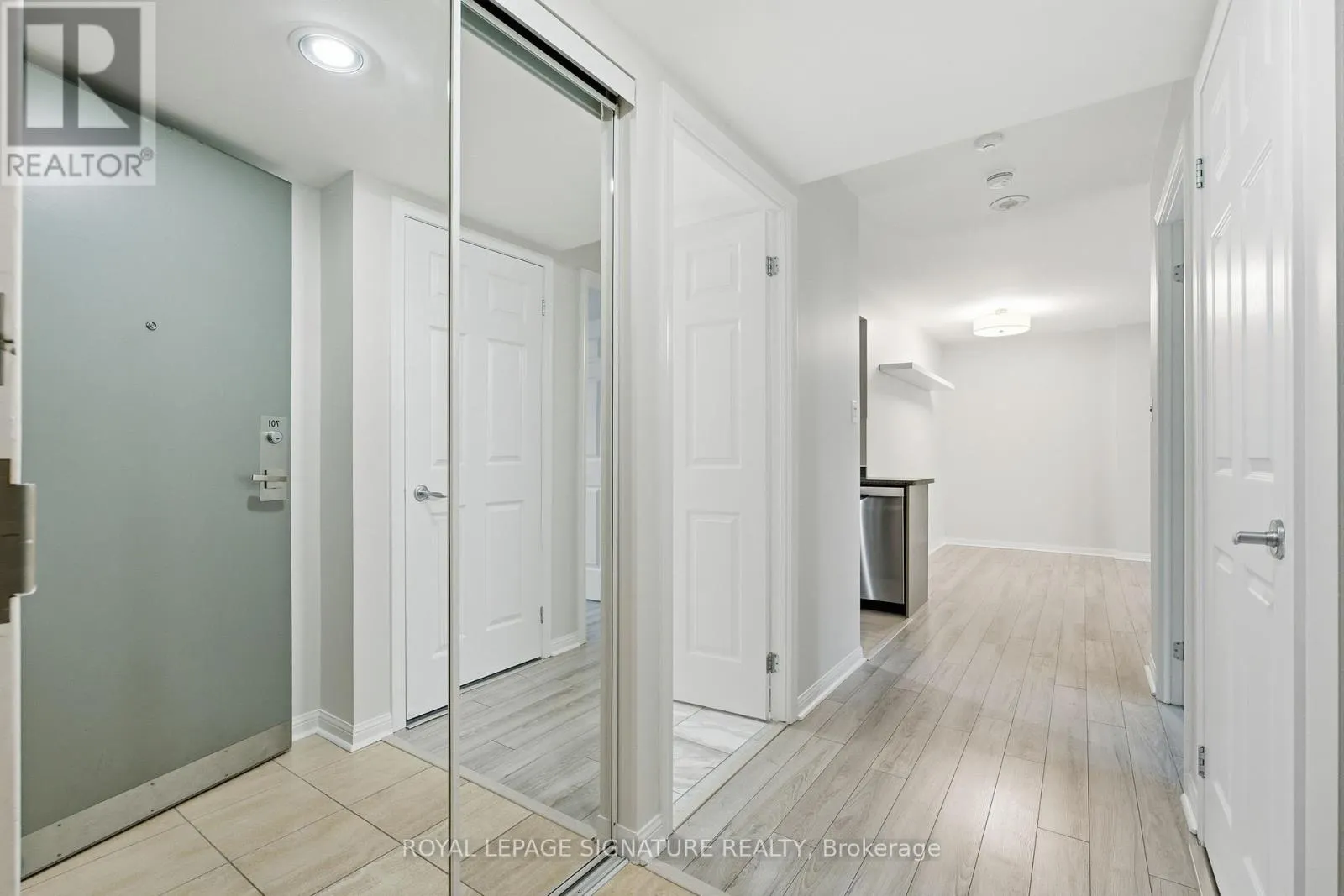 701 - 228 QUEENS QUAY W