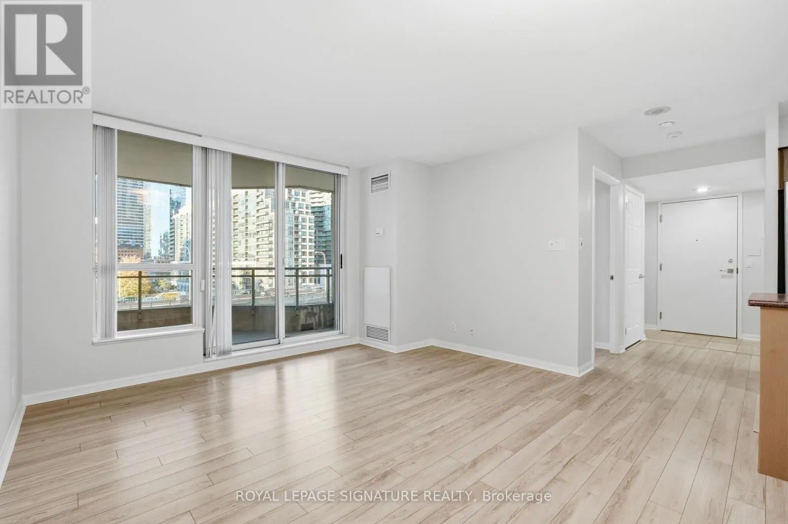 701 - 228 QUEENS QUAY W