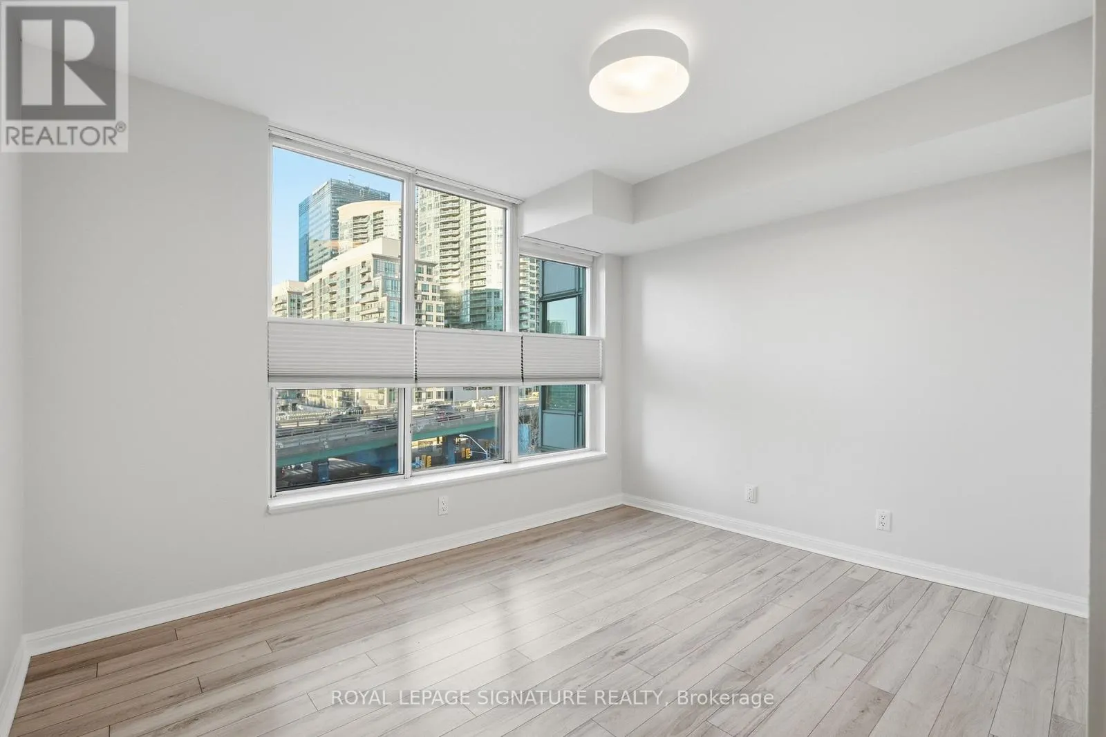 701 - 228 QUEENS QUAY W