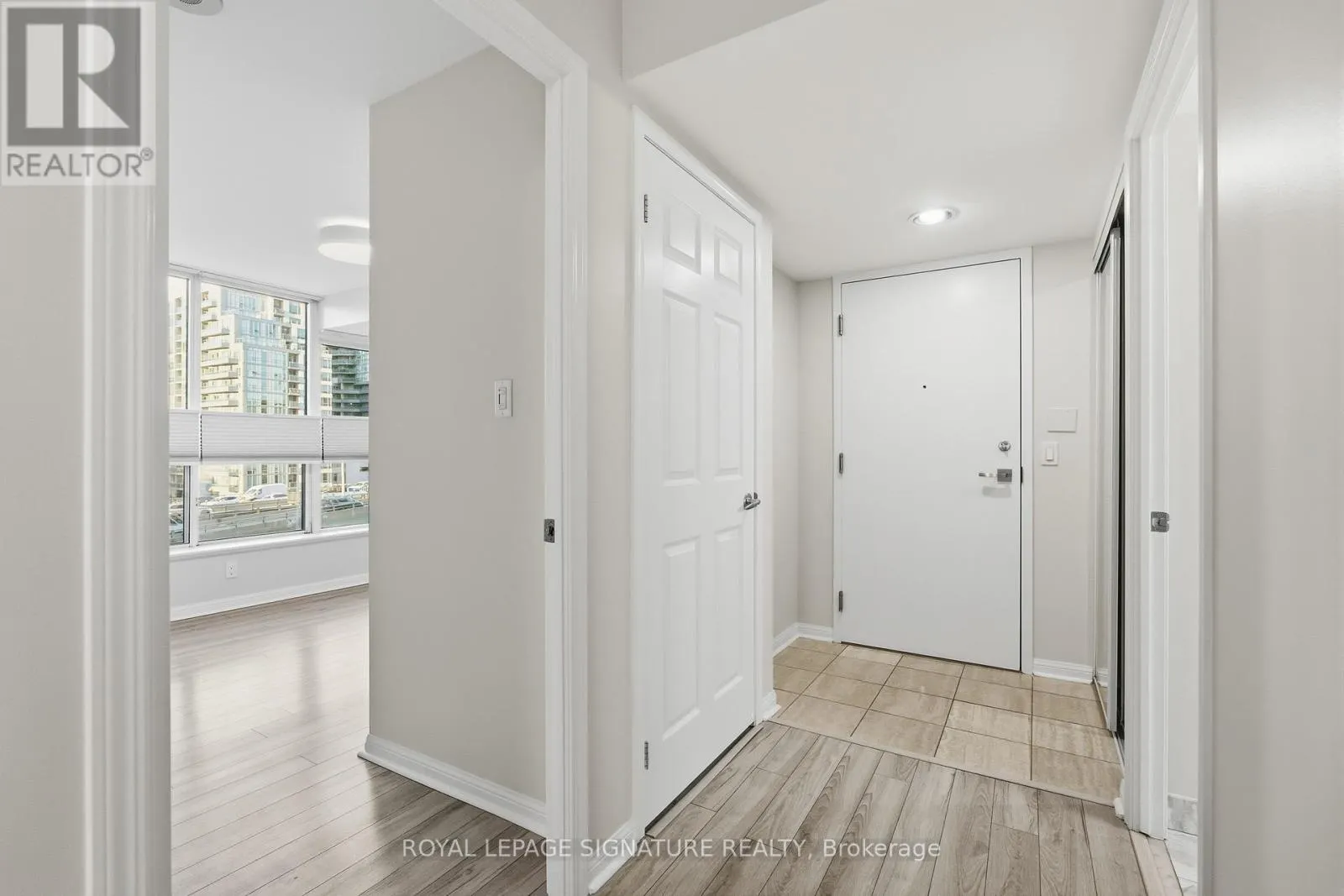 701 - 228 QUEENS QUAY W