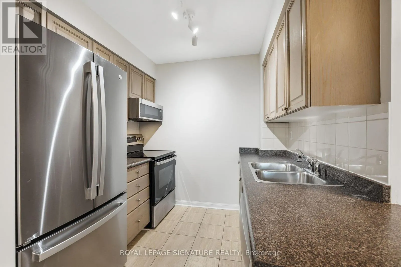 701 - 228 QUEENS QUAY W