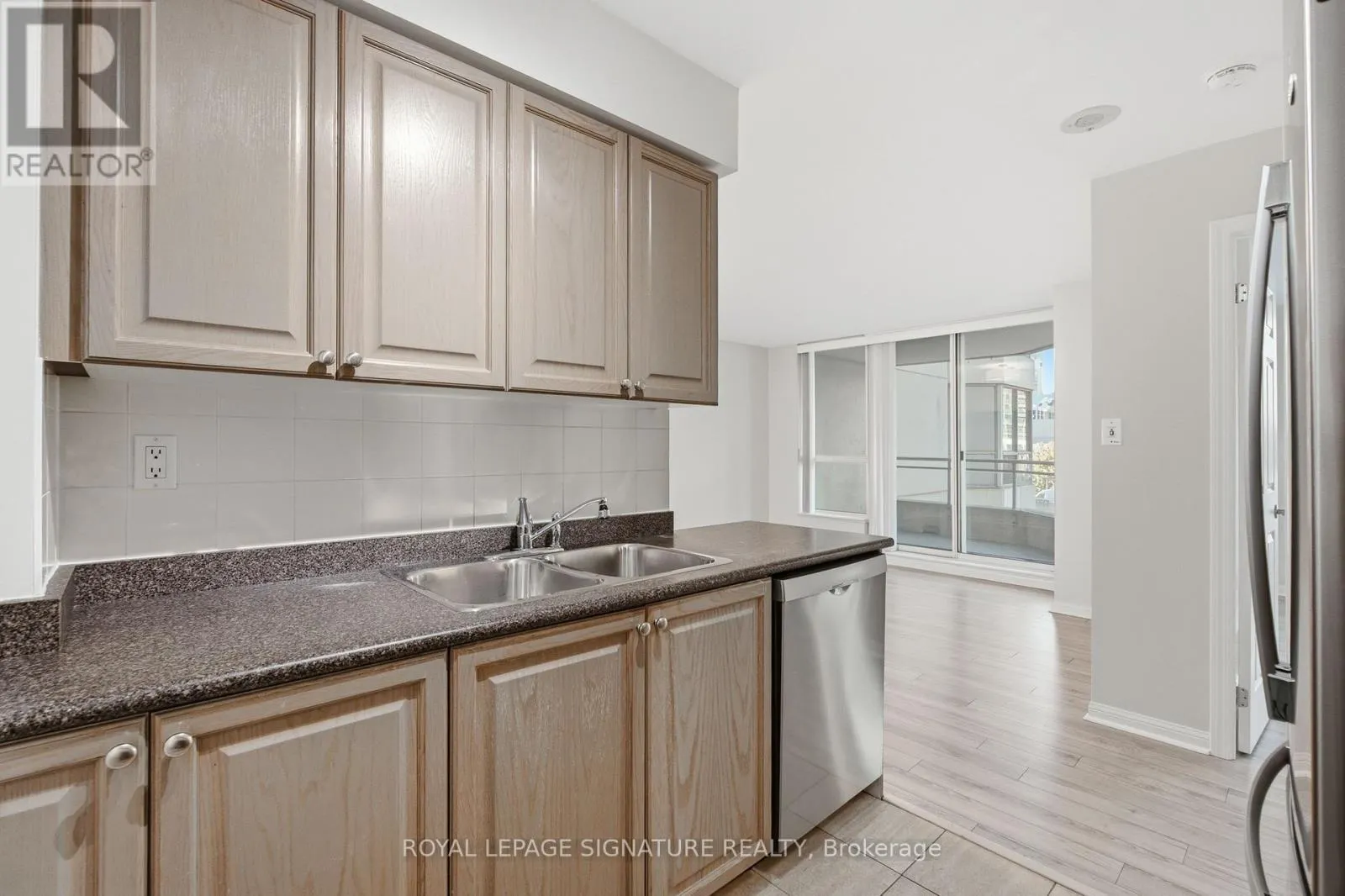 701 - 228 QUEENS QUAY W