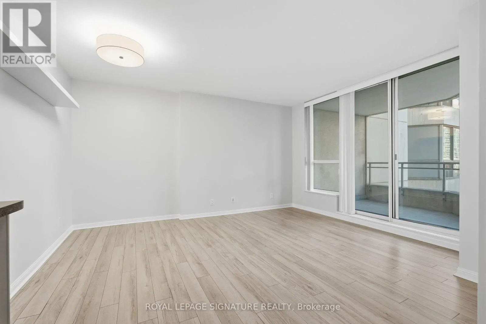 701 - 228 QUEENS QUAY W
