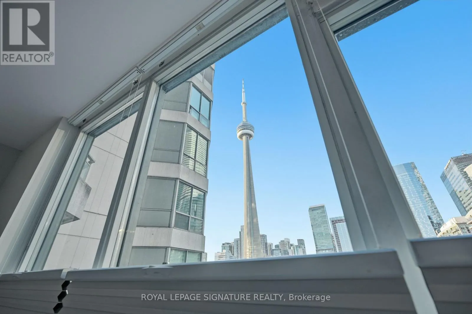 701 - 228 QUEENS QUAY W