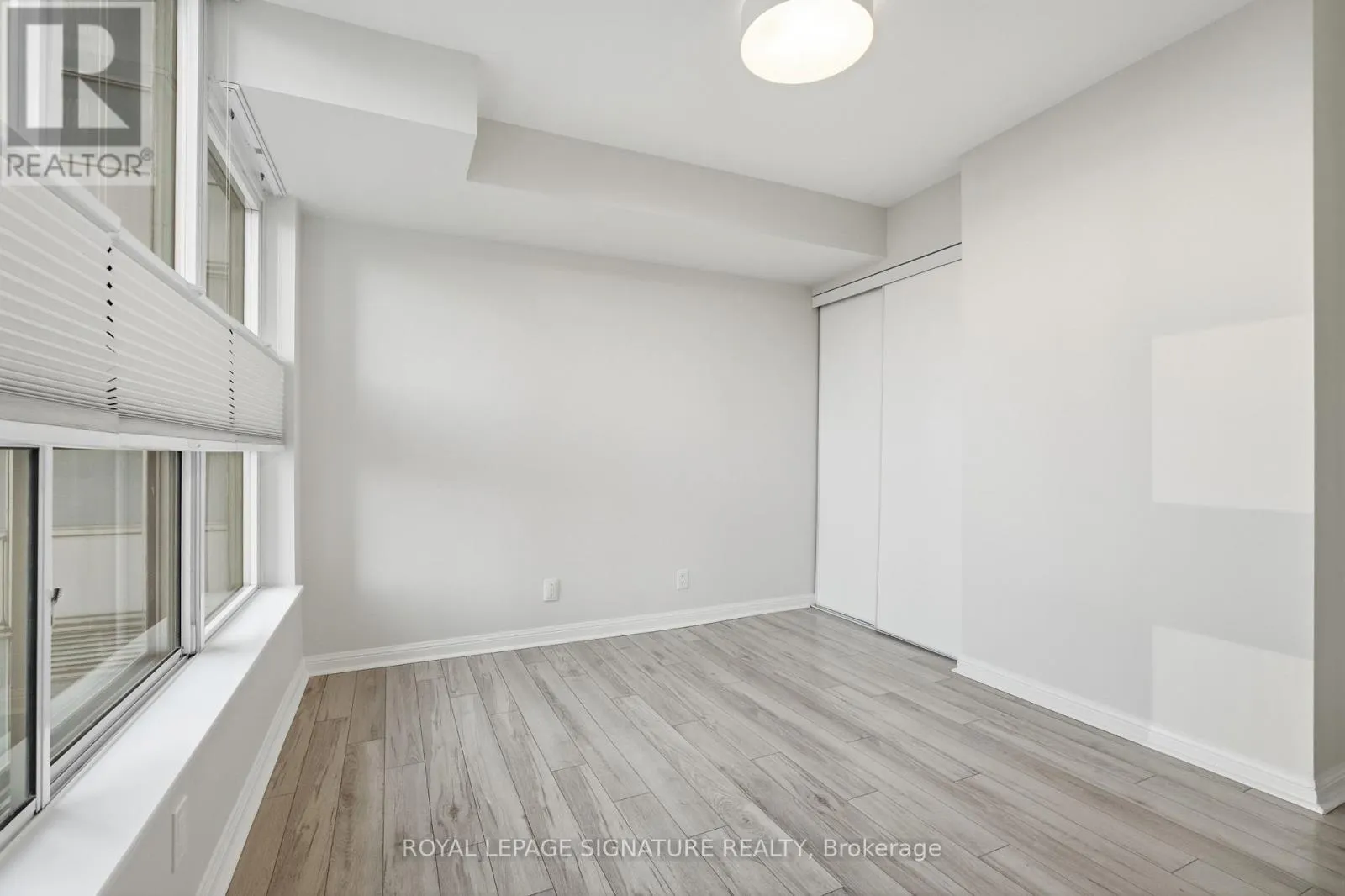 701 - 228 QUEENS QUAY W
