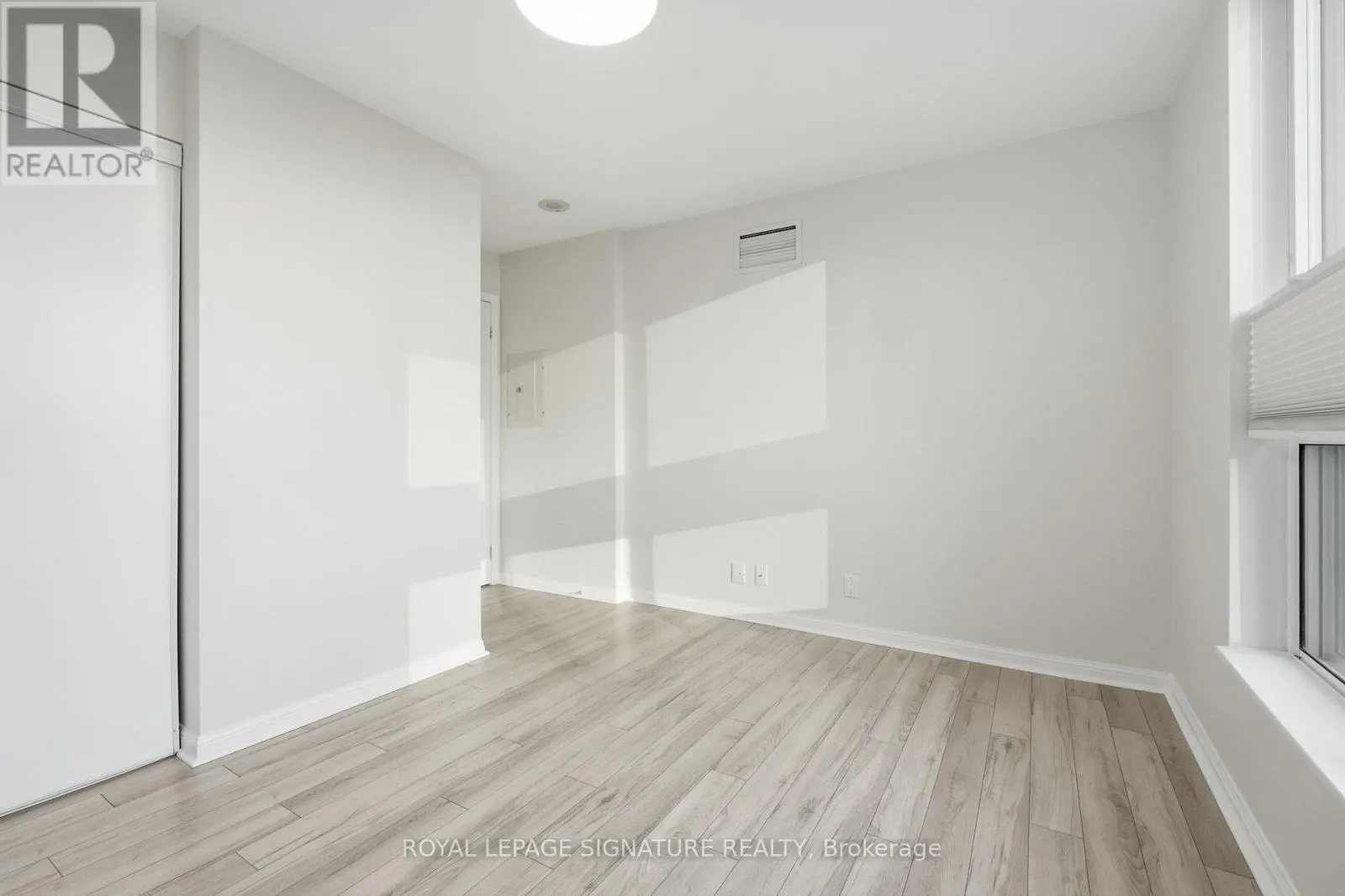 701 - 228 QUEENS QUAY W