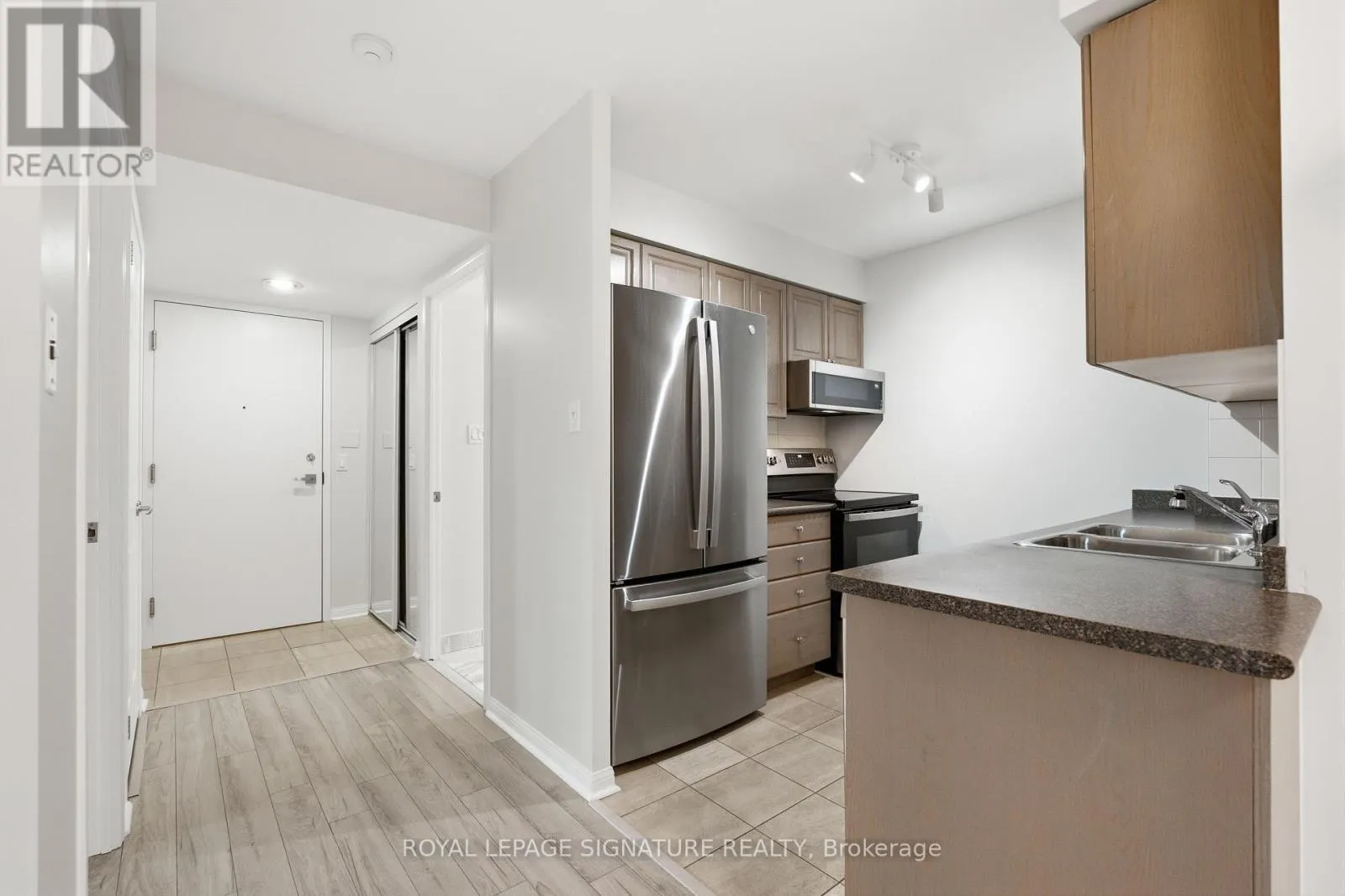 701 - 228 QUEENS QUAY W