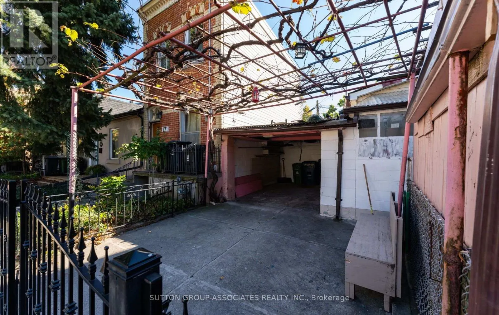 2ND FLOOR - 35 BELLWOODS AVENUE