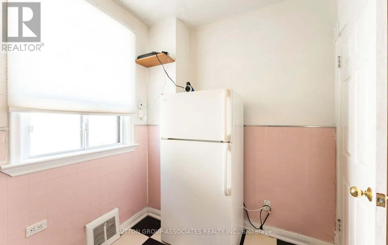 2ND FLOOR - 35 BELLWOODS AVENUE