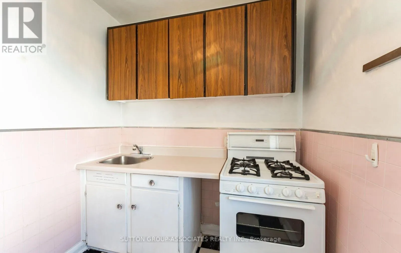 2ND FLOOR - 35 BELLWOODS AVENUE