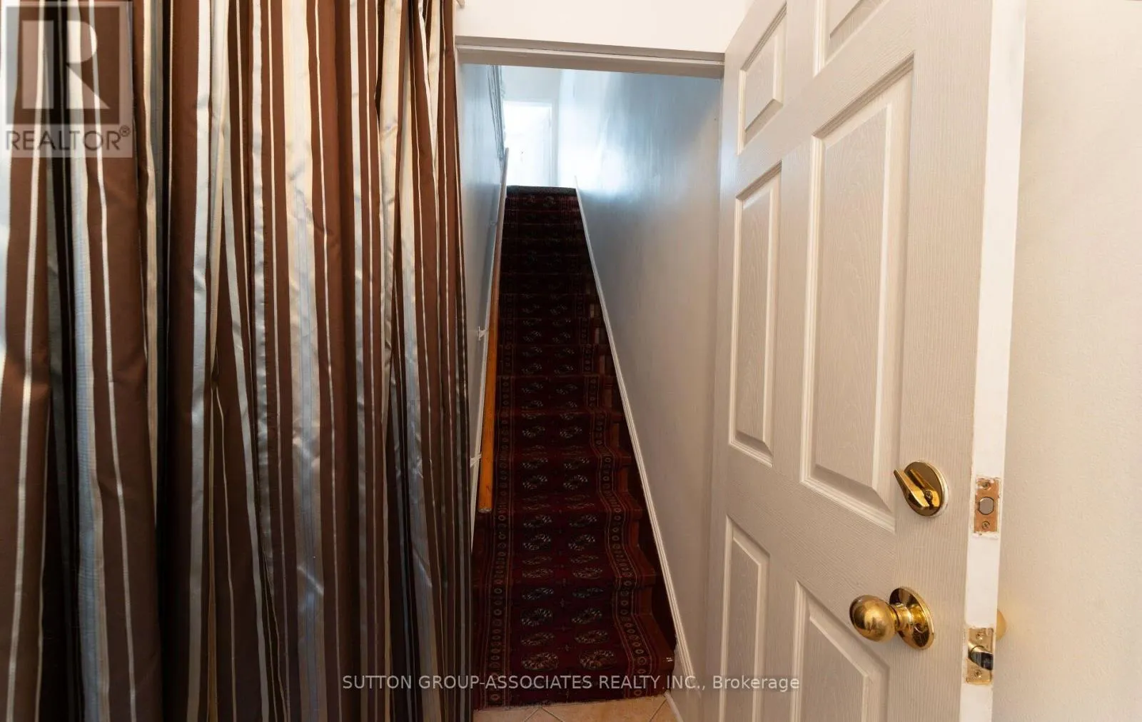 2ND FLOOR - 35 BELLWOODS AVENUE