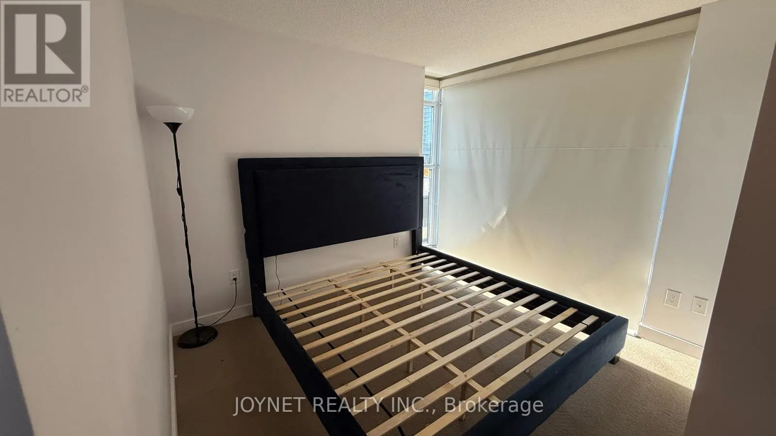 305 - 29 SINGER COURT