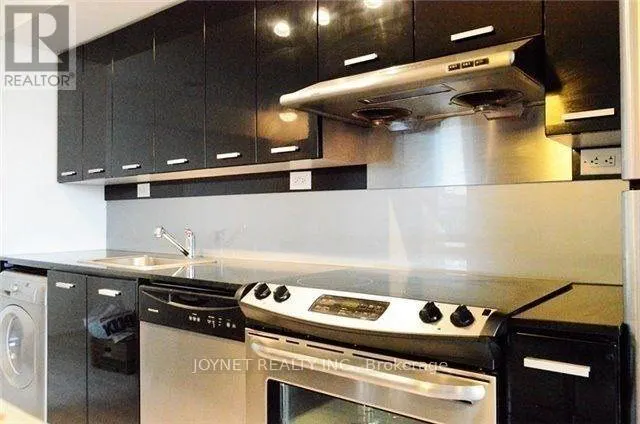 305 - 29 SINGER COURT