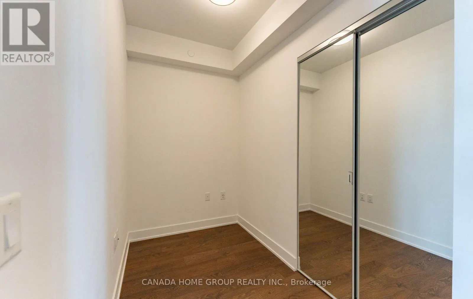 3405 - 575 BLOOR STREET E