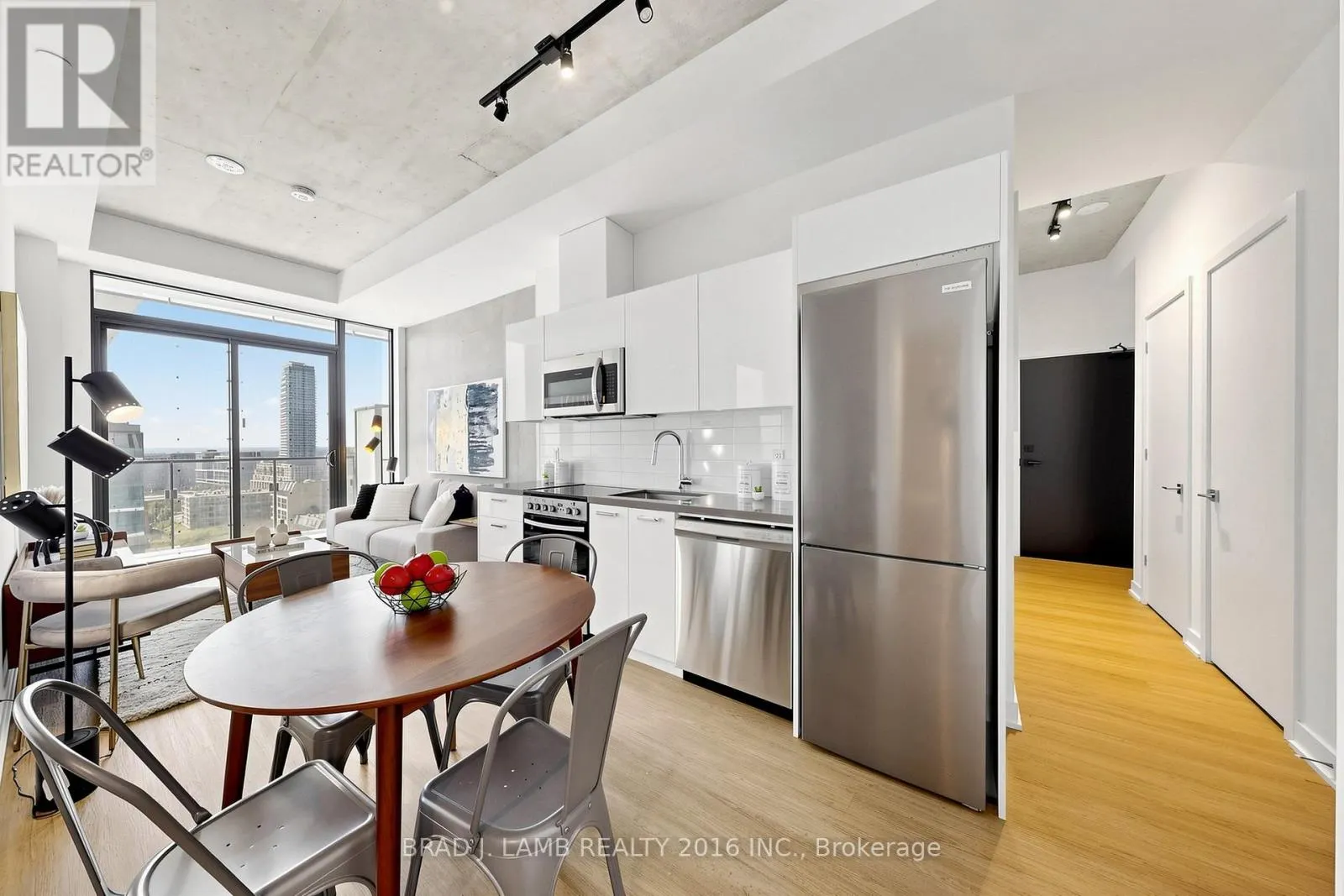 1602 - 284 KING STREET E