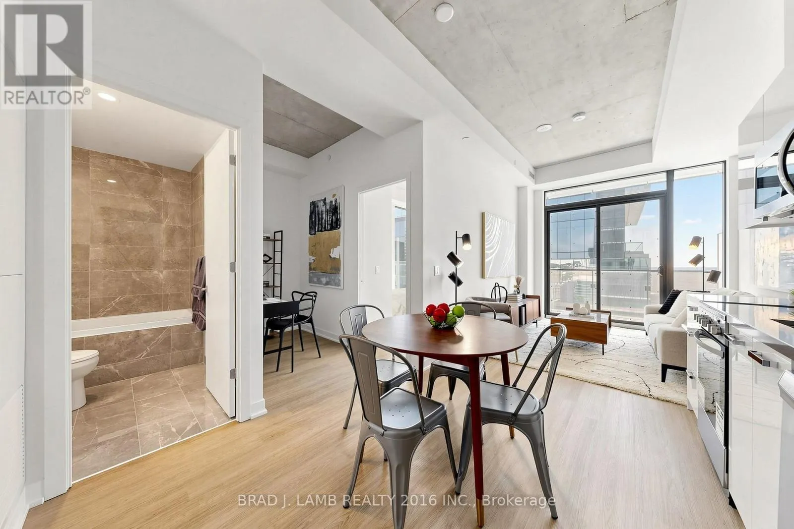 1602 - 284 KING STREET E