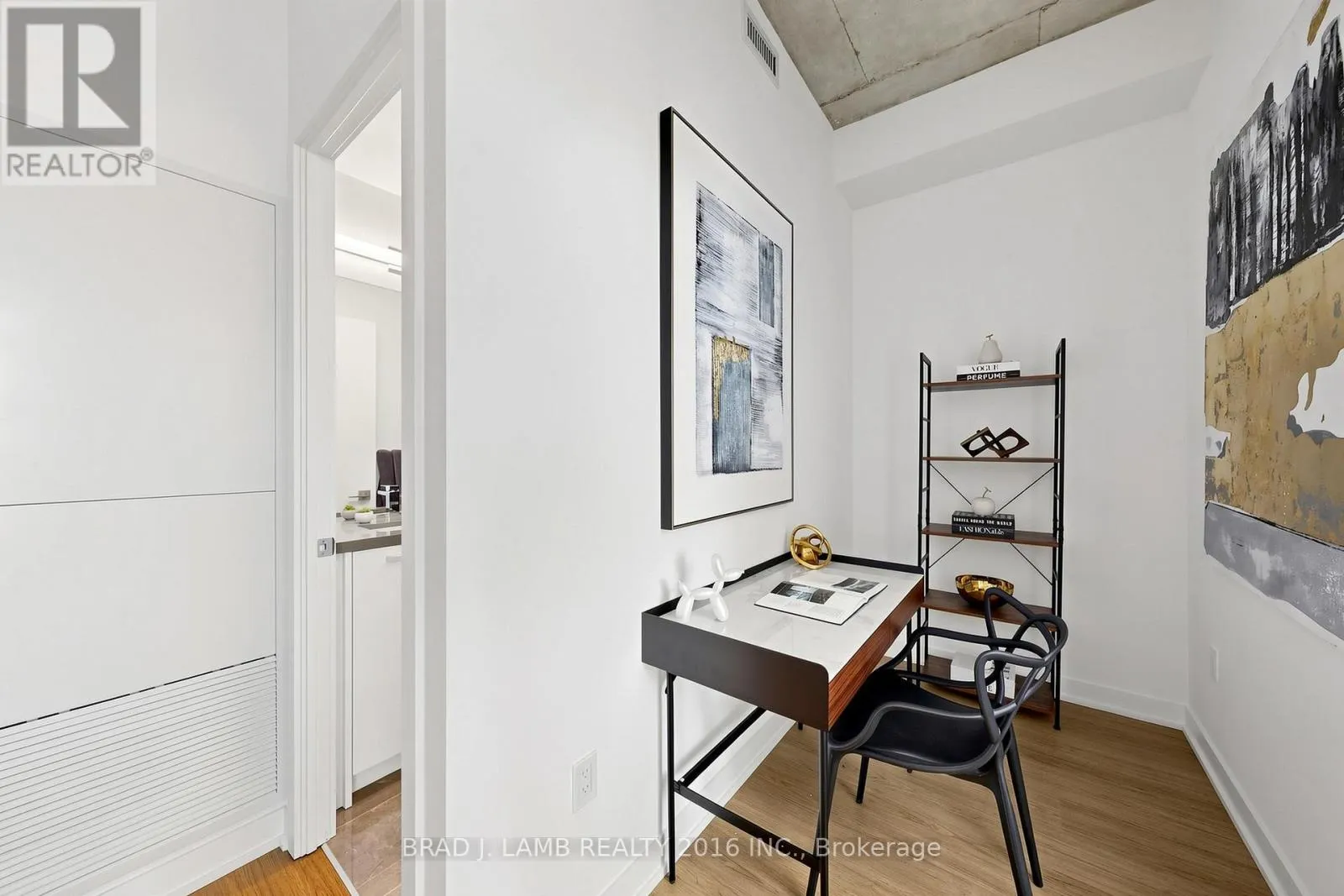 1602 - 284 KING STREET E