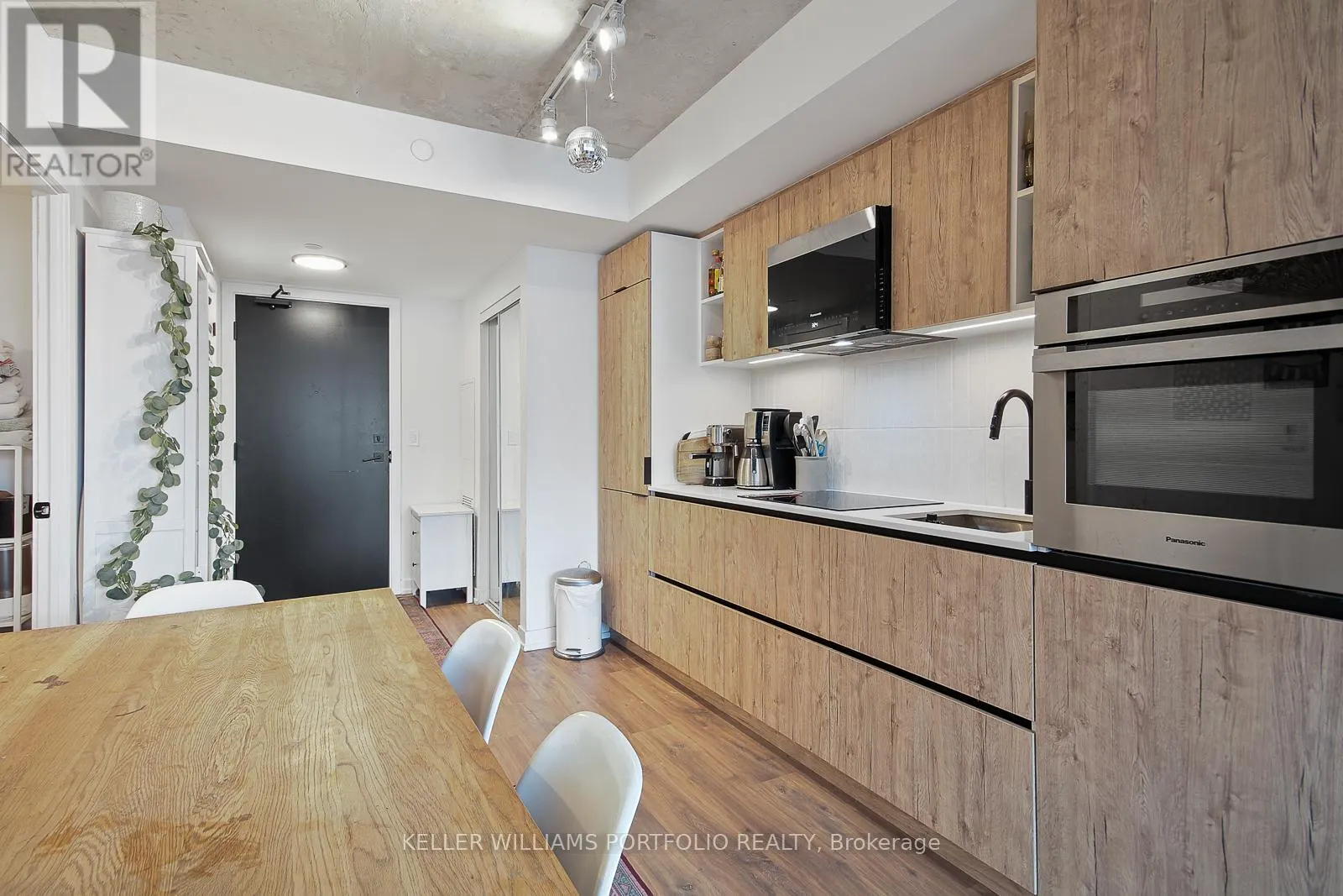 603 - 2 AUGUSTA AVENUE