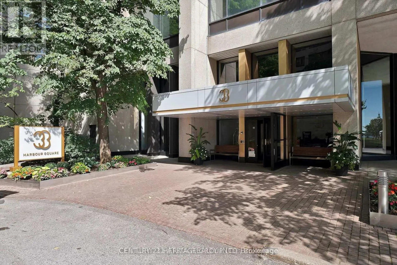 1822 - 33 HARBOUR SQUARE