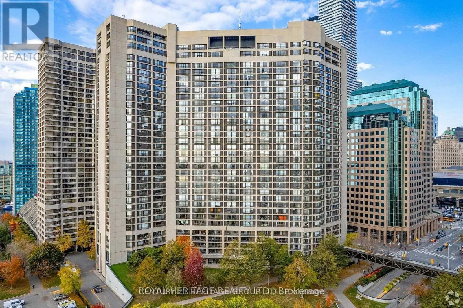 1822 - 33 HARBOUR SQUARE