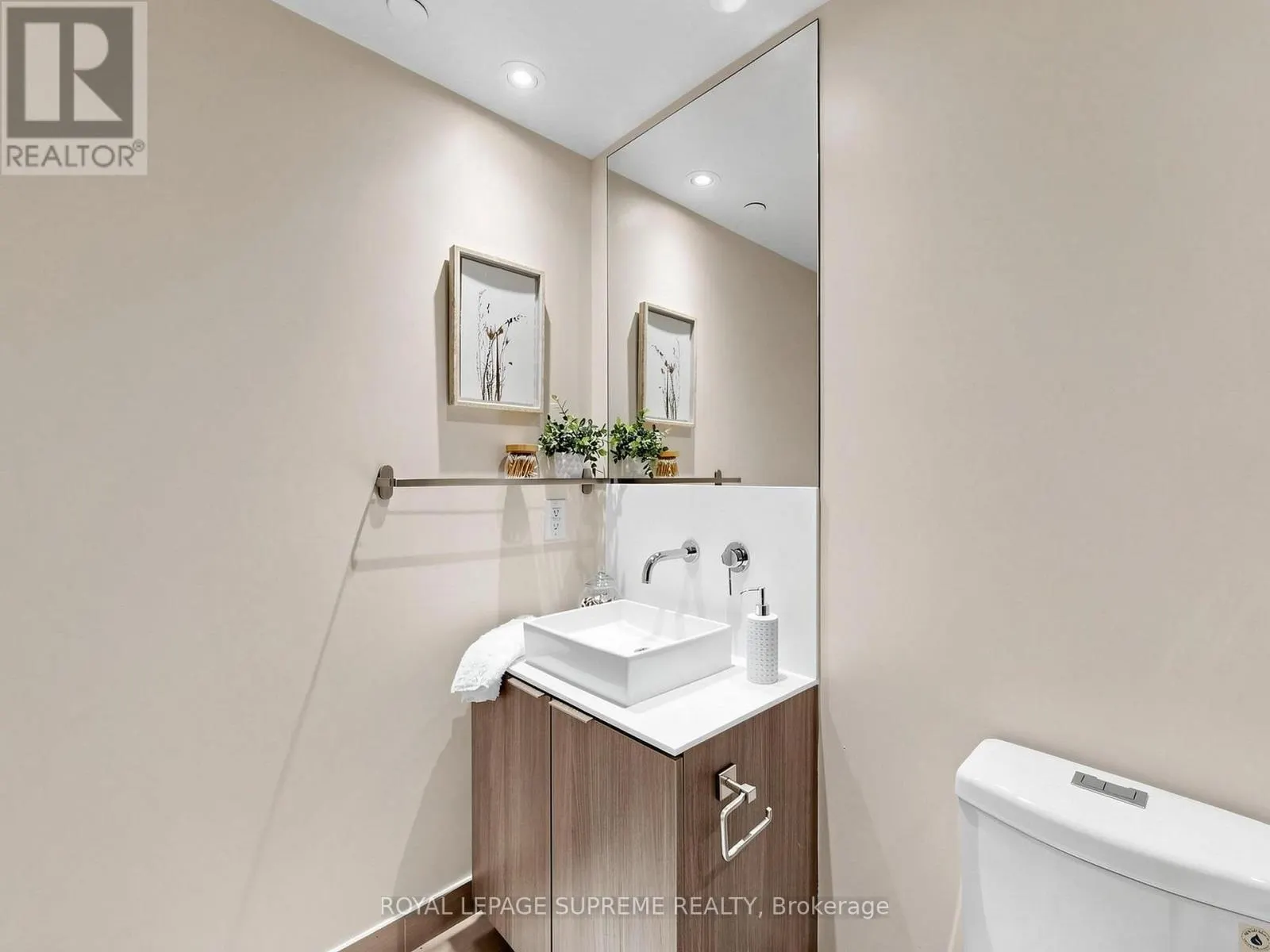 705 - 159 DUNDAS STREET E