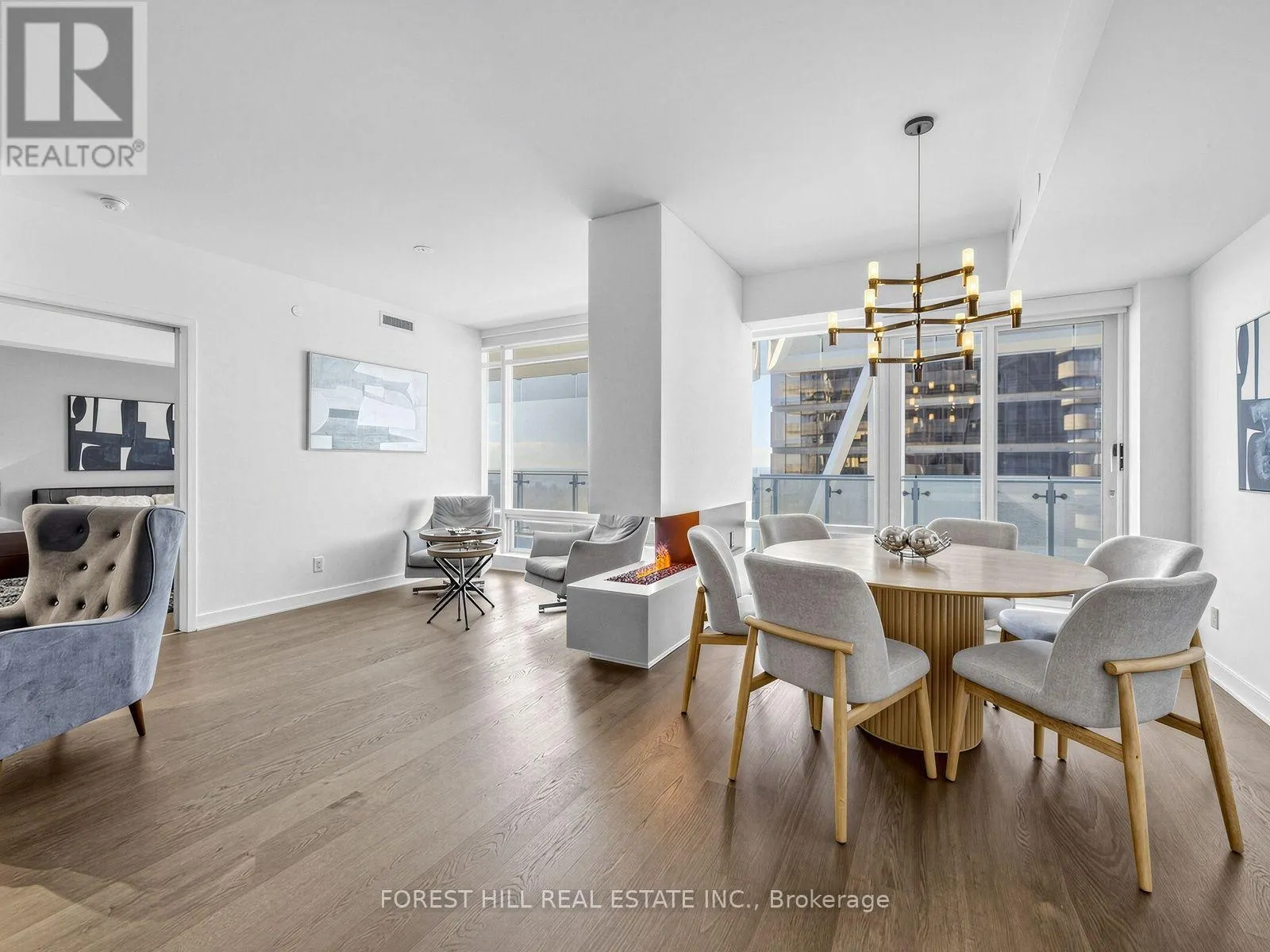 6805 - 1 BLOOR STREET E