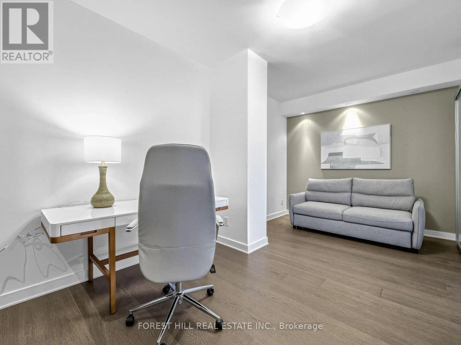 6805 - 1 BLOOR STREET E
