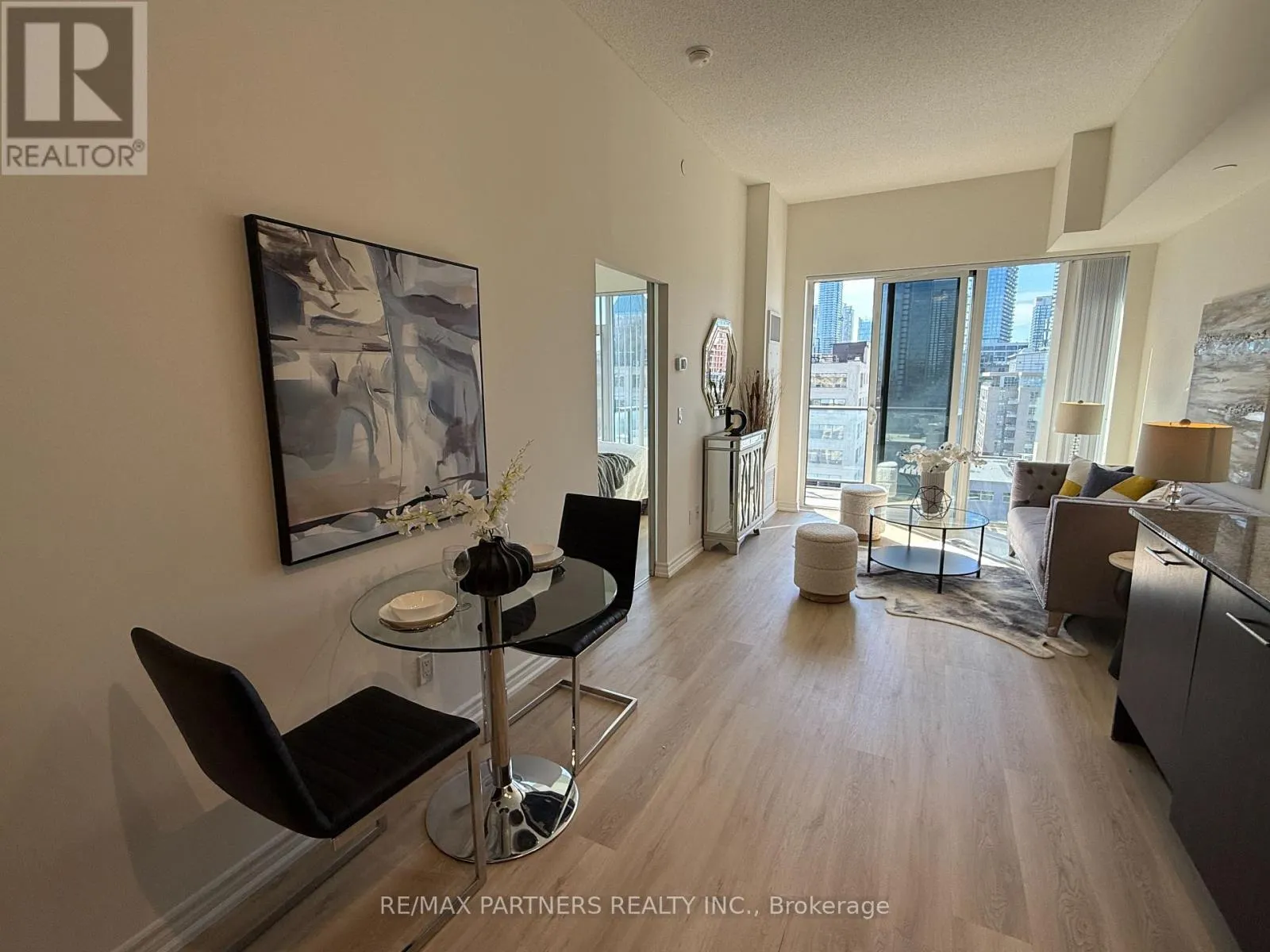 1106 - 435 RICHMOND STREET W