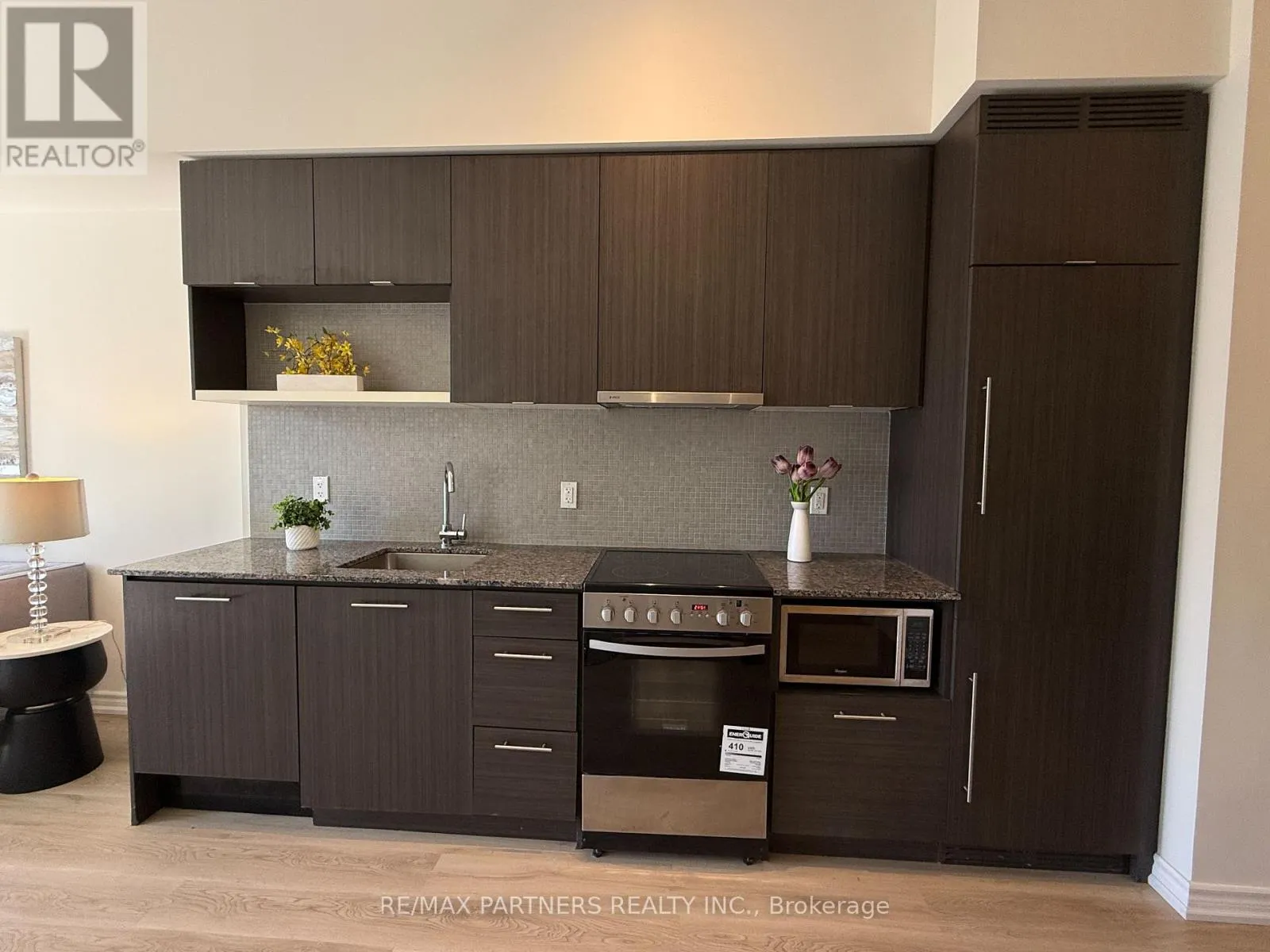1106 - 435 RICHMOND STREET W