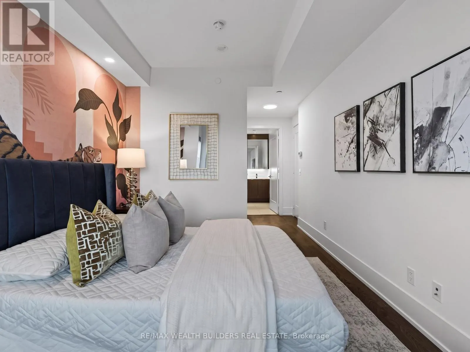1133 - 15 MERCHANTS WHARF WAY