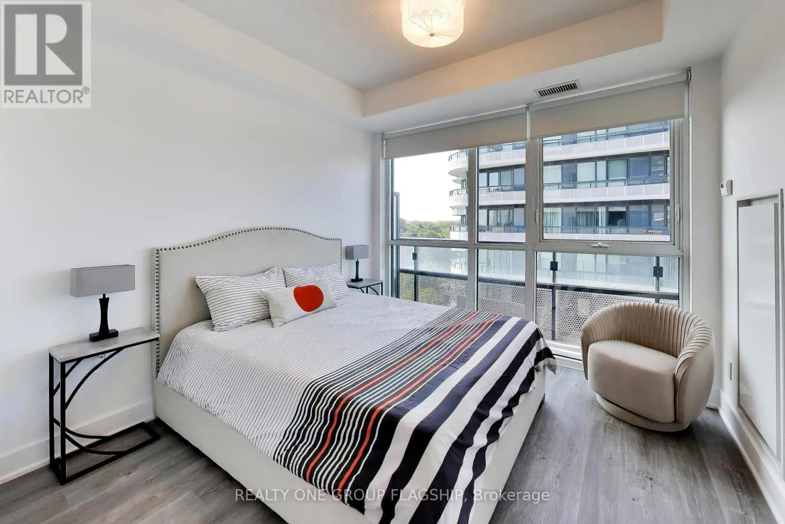 709 - 99 THE DONWAY W