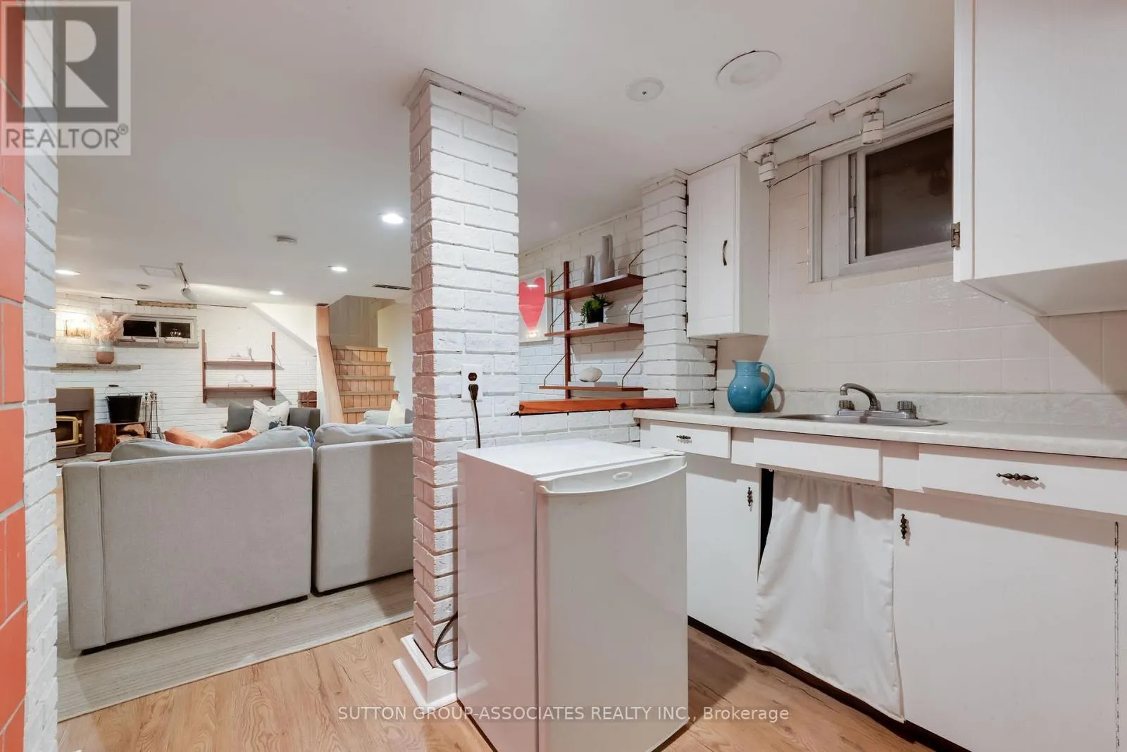 294 GLENHOLME AVENUE