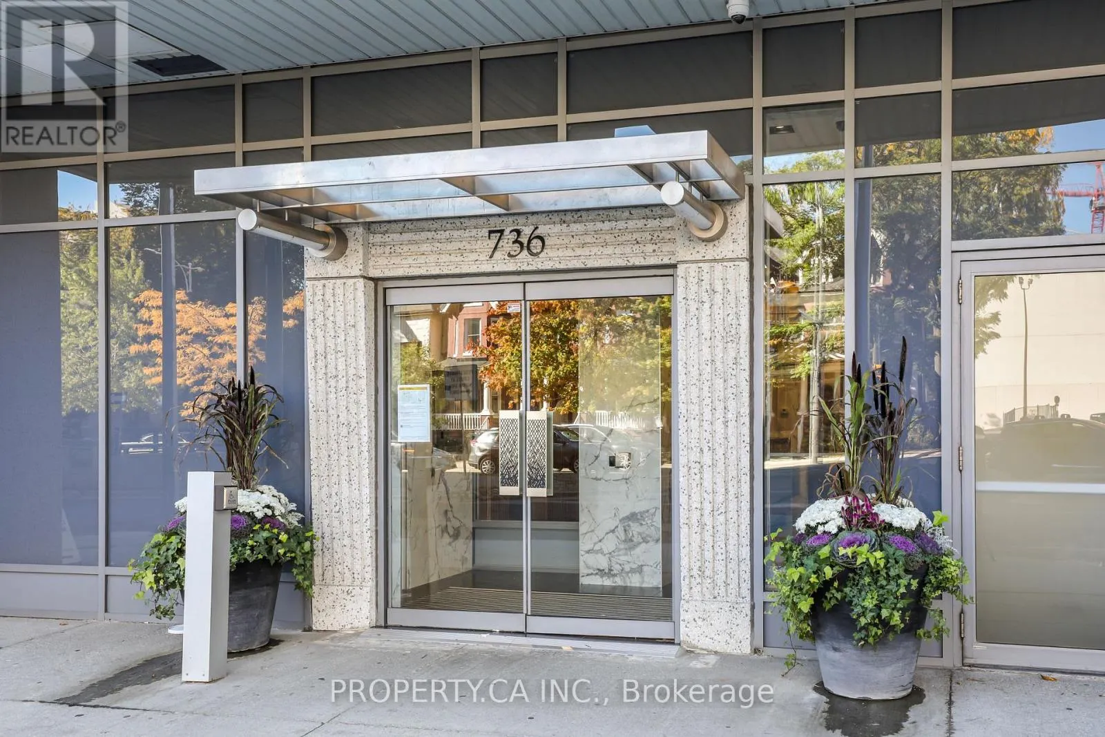 1203 - 736 SPADINA AVENUE