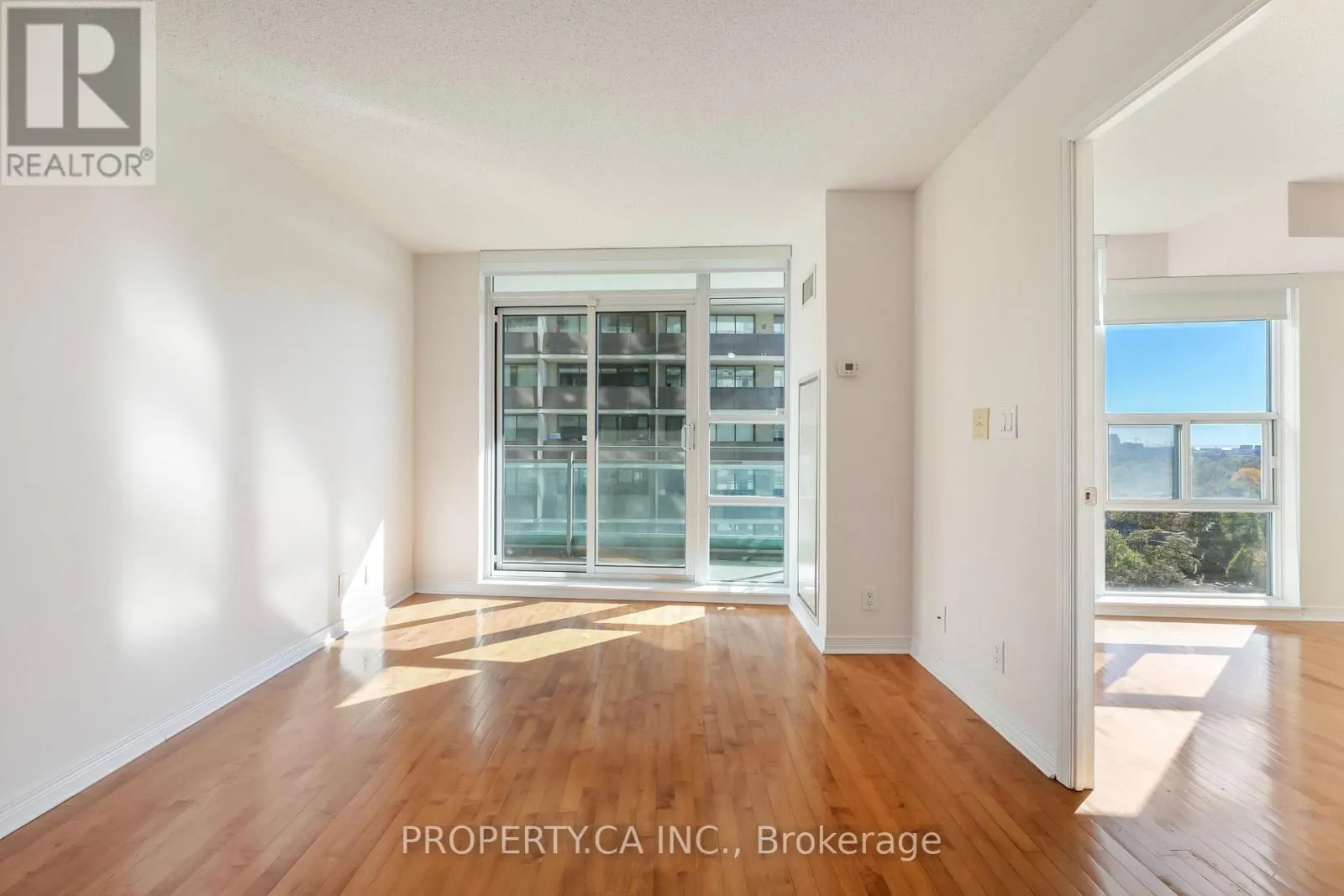 1203 - 736 SPADINA AVENUE