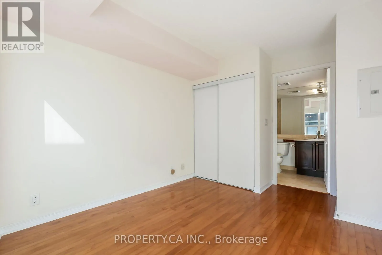 1203 - 736 SPADINA AVENUE