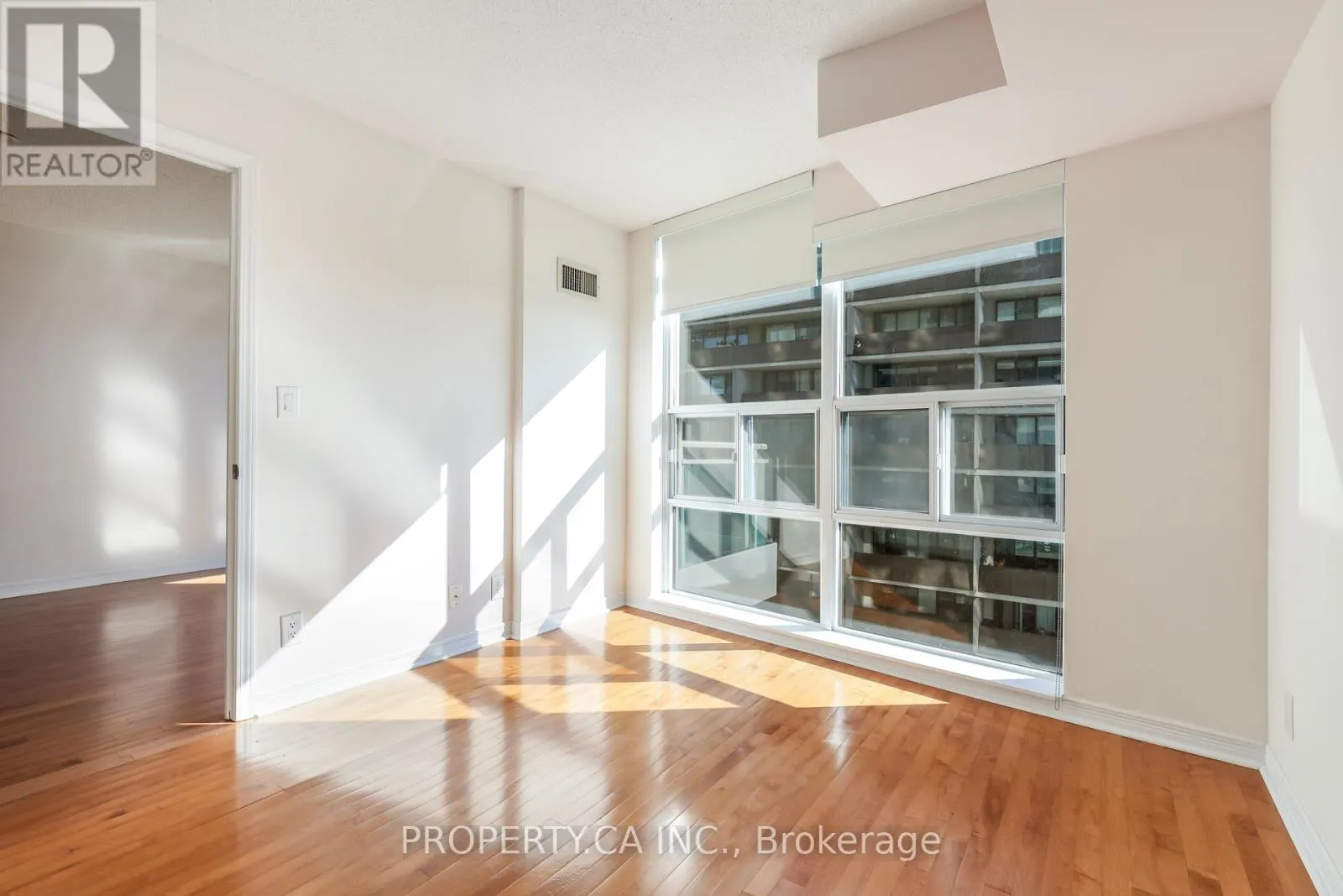 1203 - 736 SPADINA AVENUE