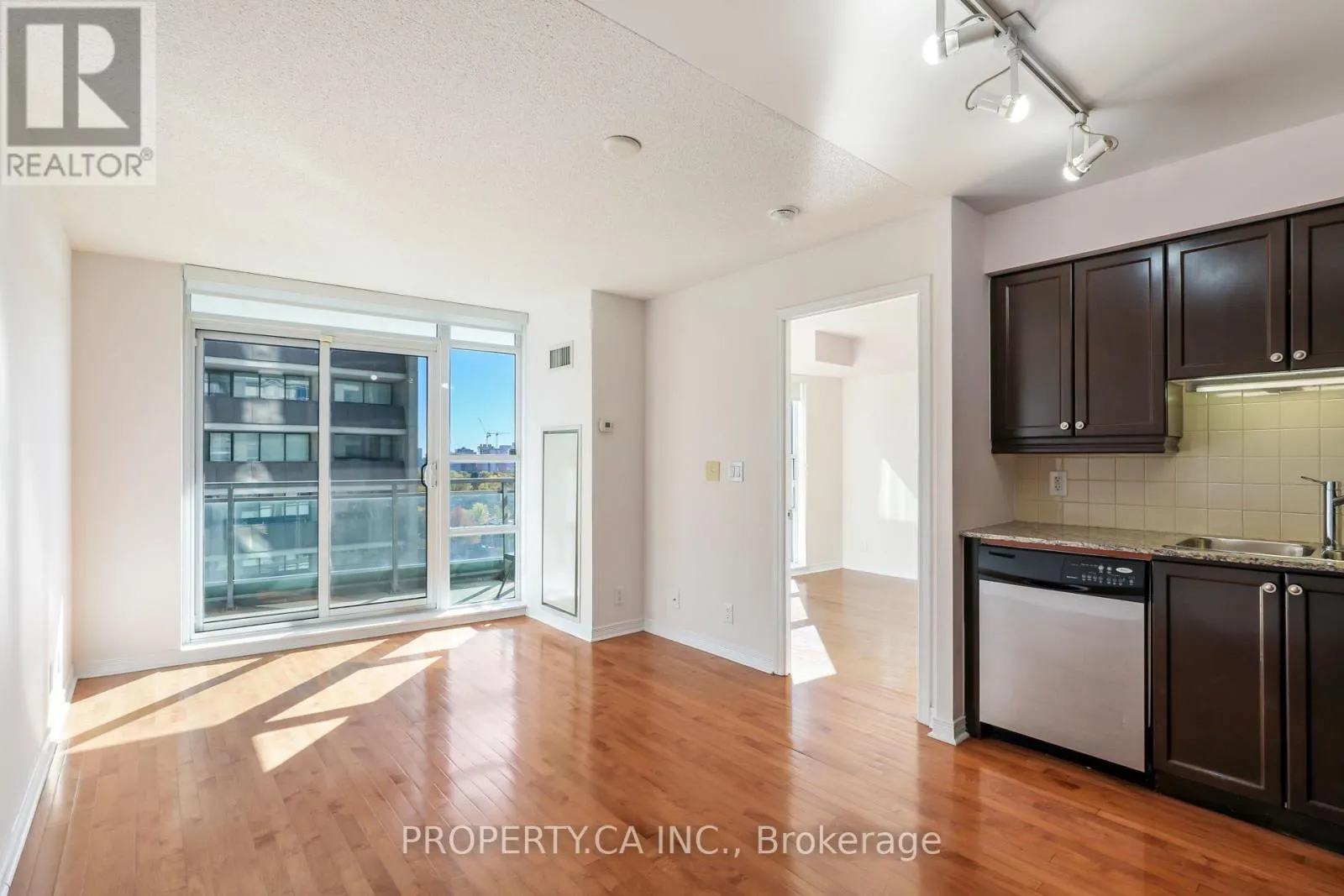 1203 - 736 SPADINA AVENUE