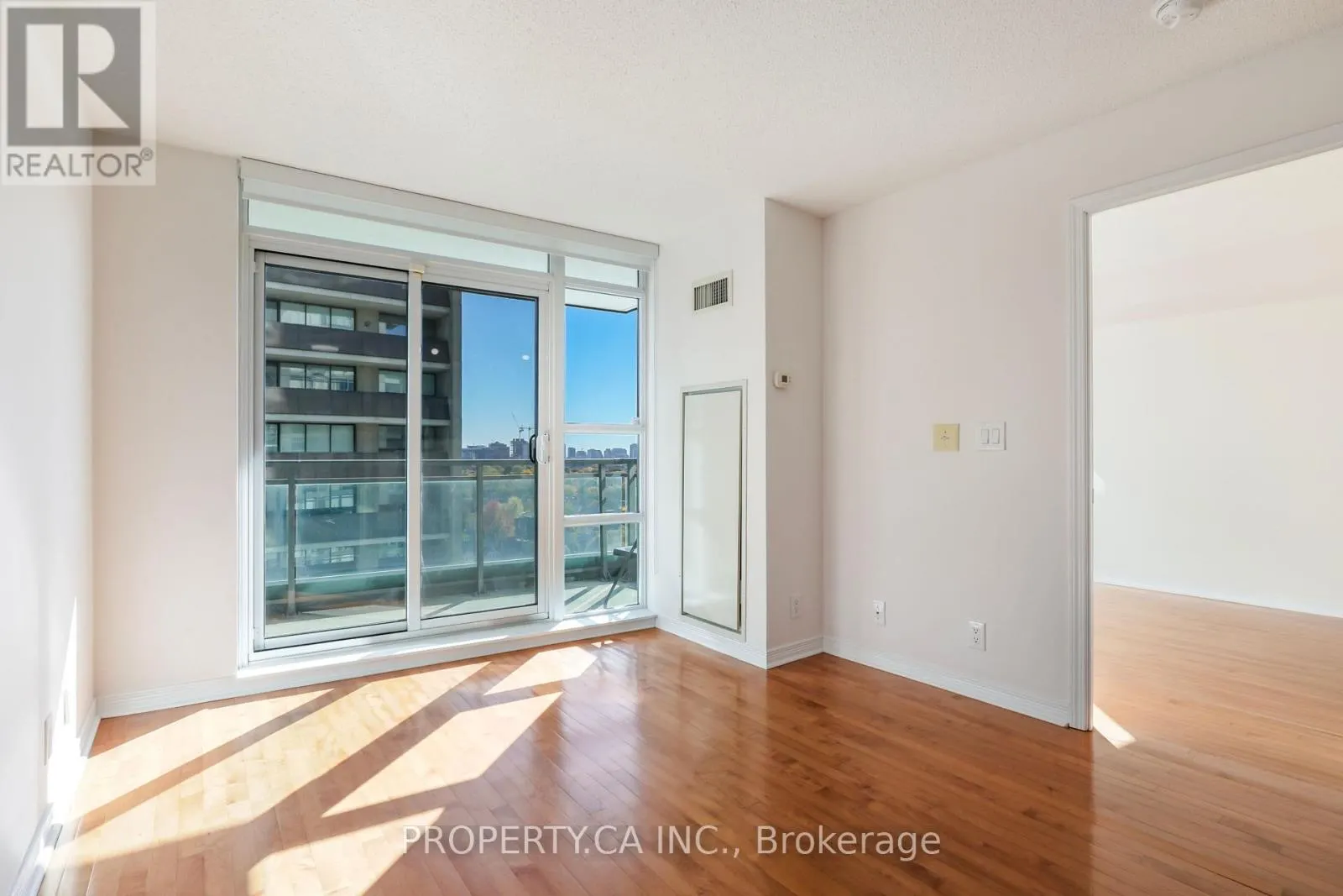 1203 - 736 SPADINA AVENUE