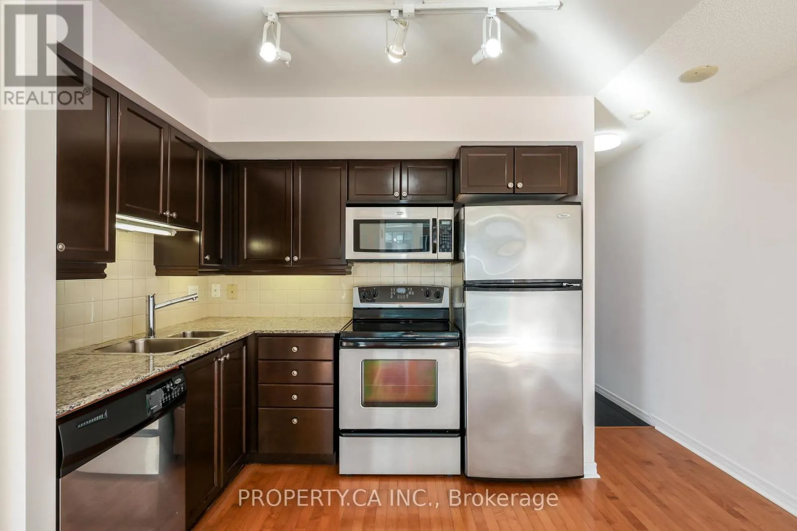 1203 - 736 SPADINA AVENUE