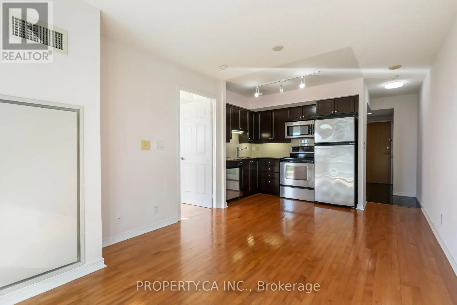 1203 - 736 SPADINA AVENUE
