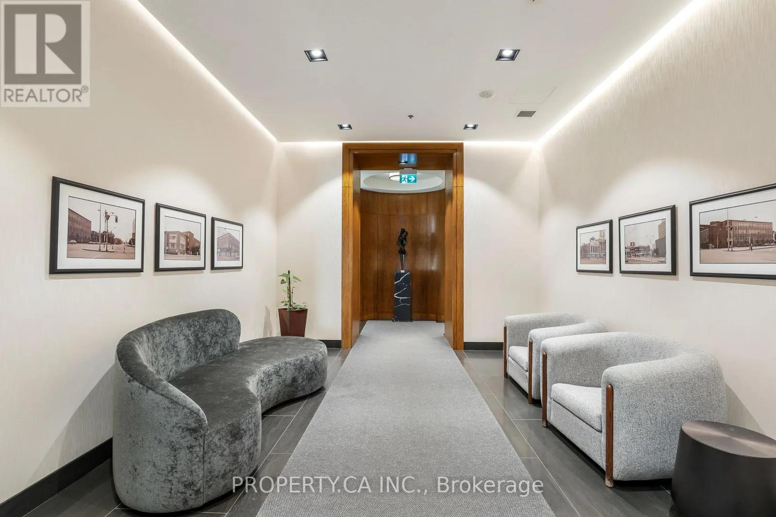 1203 - 736 SPADINA AVENUE