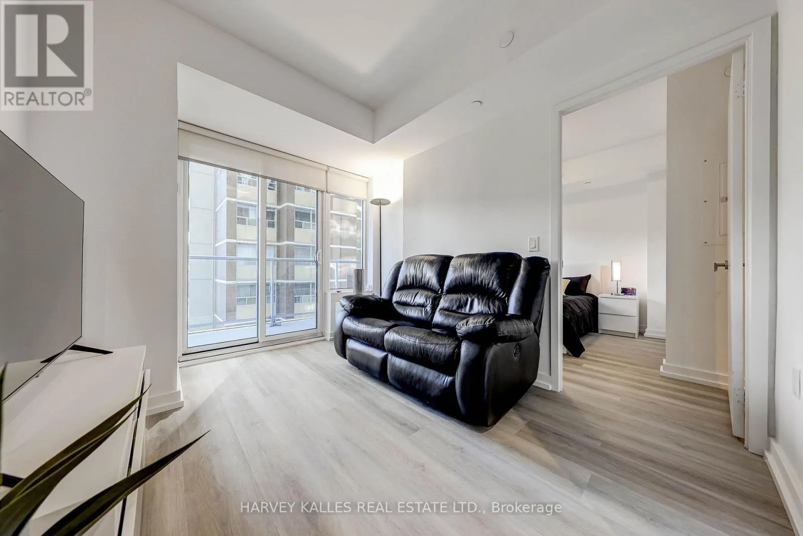 706 - 195 REDPATH AVENUE