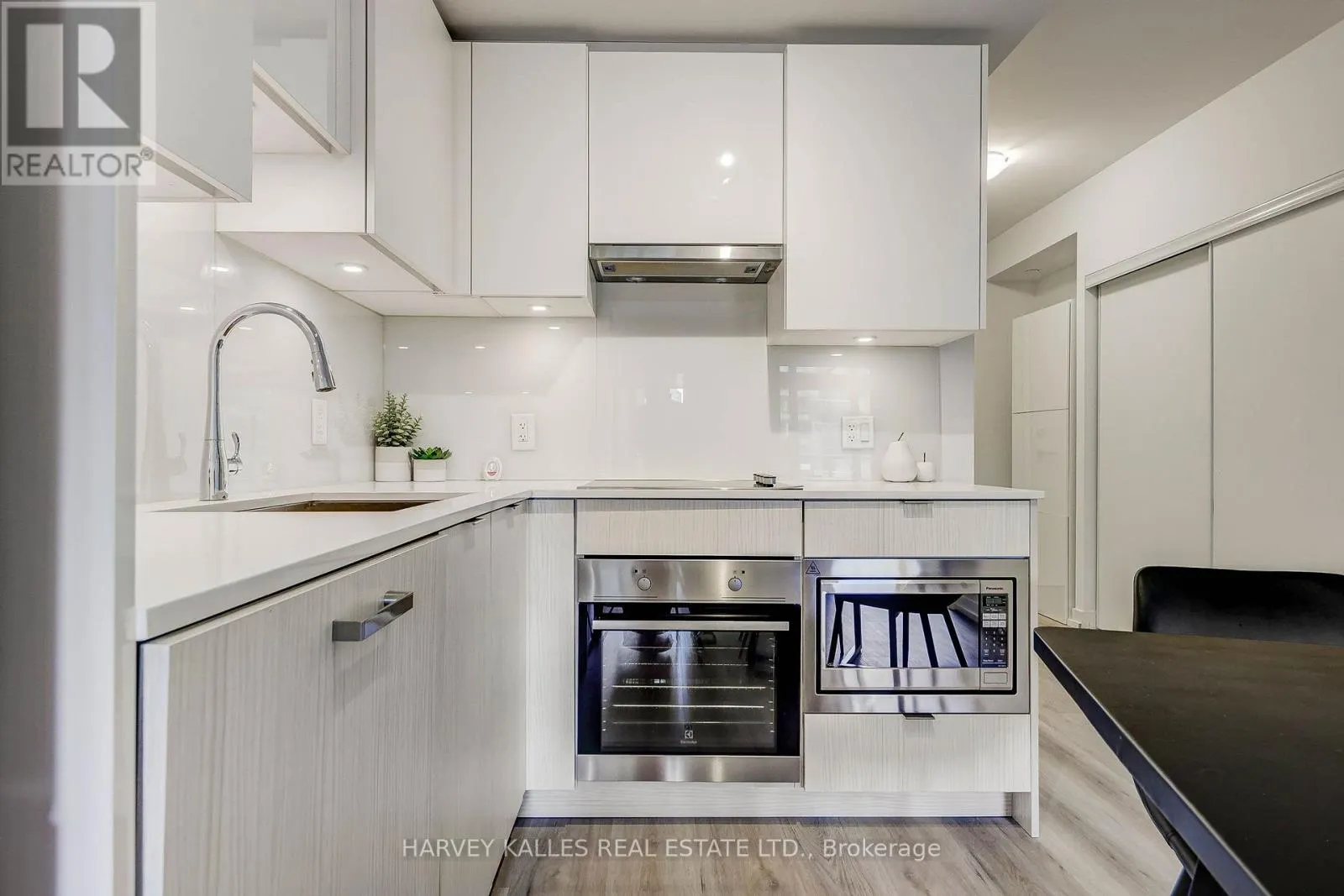 706 - 195 REDPATH AVENUE