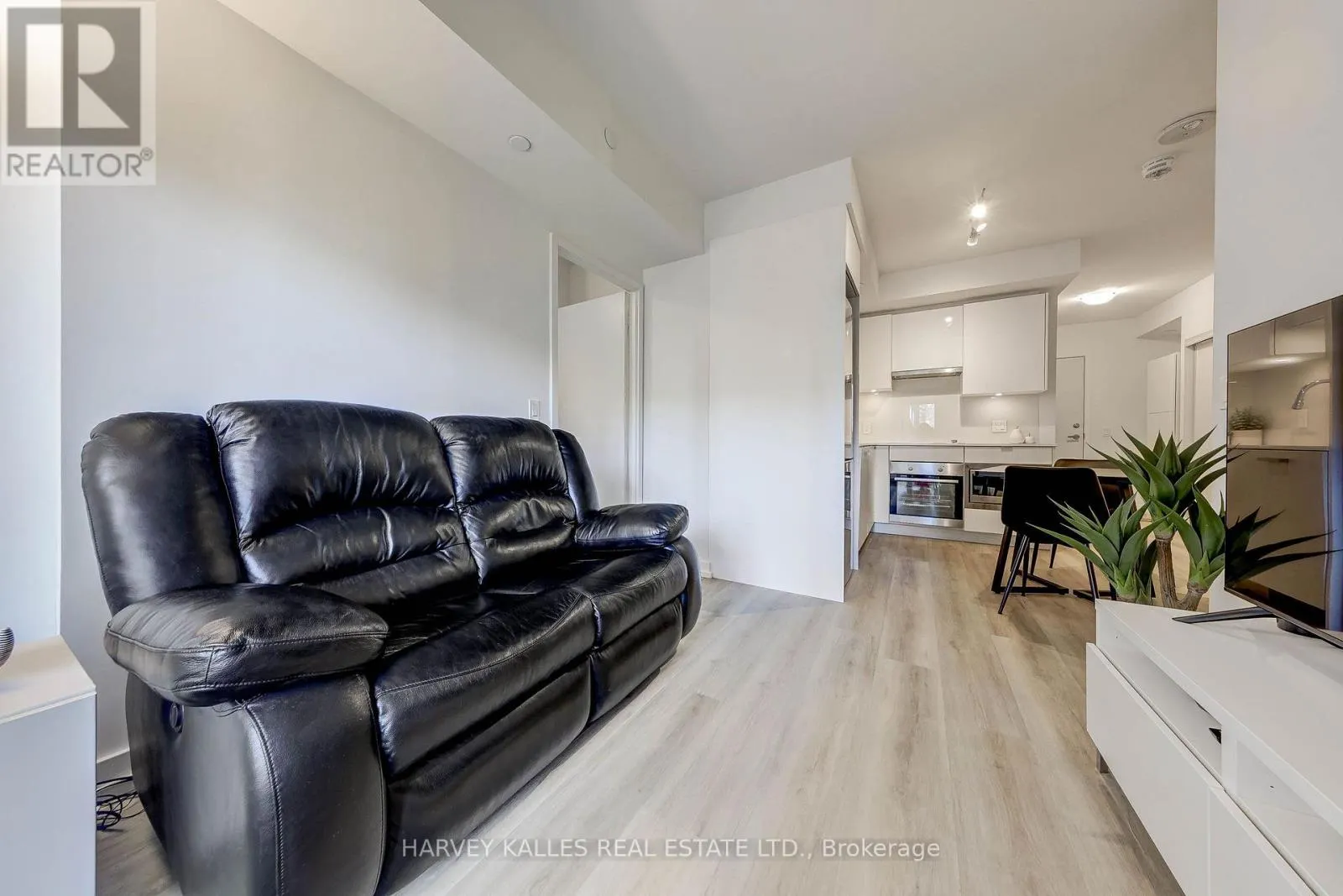 706 - 195 REDPATH AVENUE